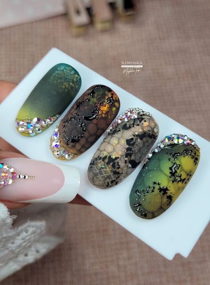 20231026_184356_42e4db15_1212_105129